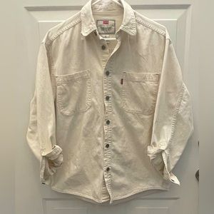 VTG Levis white denim, size XL. Long sleeve shirt/lightweight jacket.